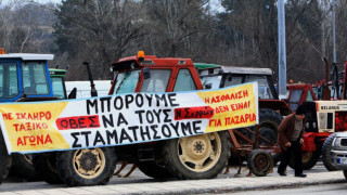 Трактори блокираха Кулата
