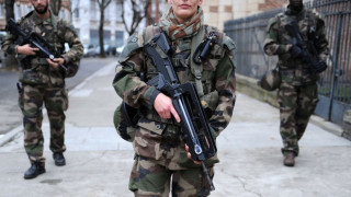 Откраднаха автомати от френски военни