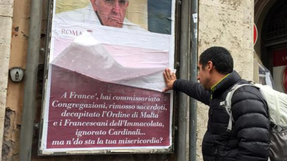 Рим изчисти плакатите срещу папата | StandartNews.com