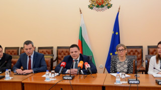 Министър Алексиев: БДЖ е в критично състояние
