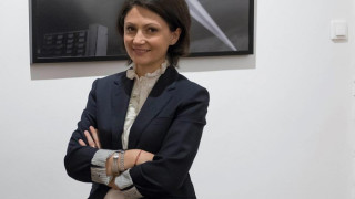 Кармен Ускату:  Румънските политици крадат от бъдещето ни
