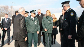 Мръсни прозорци отвратиха премиера