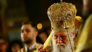 Стотици миряни се молят пред мощите на Свети Лука