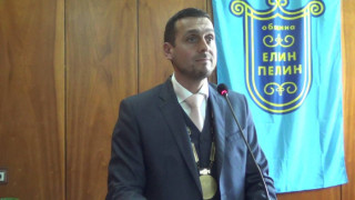 Кметът на Елин Пелин изгони семейство бежанци