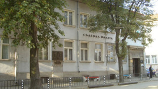Майката садист остава в ареста