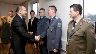 Радев инспектира армията
