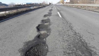 Фандъкова: Започнахме аварийно да обработваме дупки по основни трасета