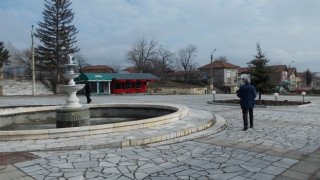 Гаф с предизборни плакати в с. Градница