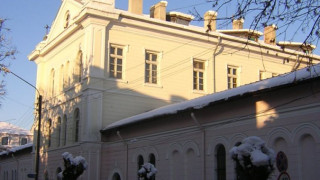 Пламна покривът на детски комплекс в Ямбол