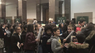 НА ЖИВО! Стотици ученици на открит урок по родолюбие