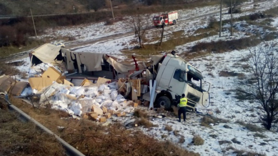 Камион затвори магистрала "Хемус" | StandartNews.com