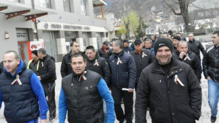 Вдигат парите на полицаите