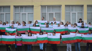Общината във Враца раздава 4000 знамена за 3 март