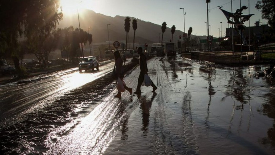 Трима загинали и 19 в неизвестност след наводнения в Чили | StandartNews.com