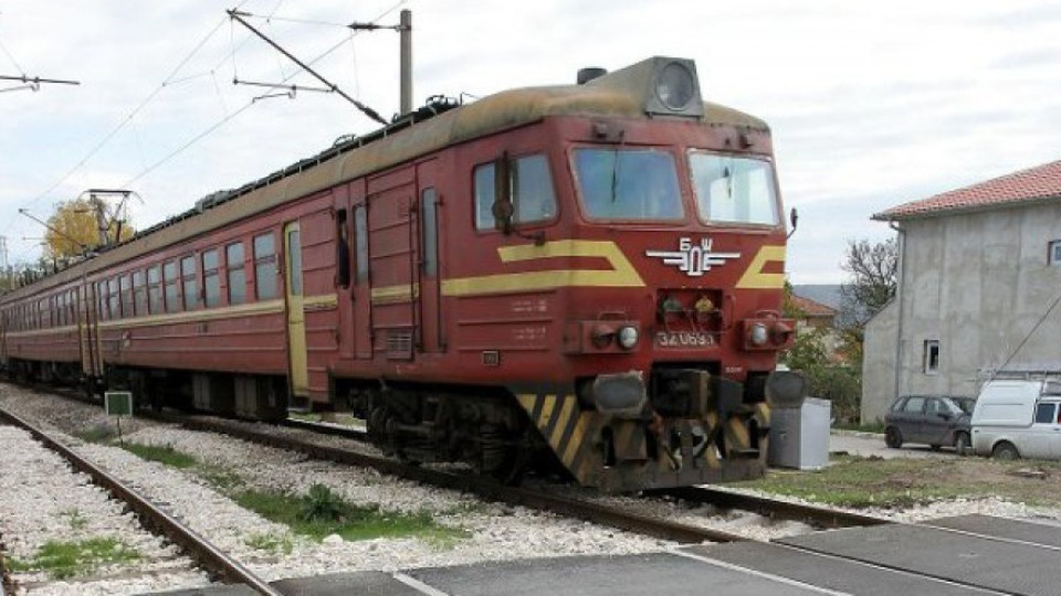 Влак уби жена край София | StandartNews.com