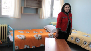  Затворнички вече имат бани