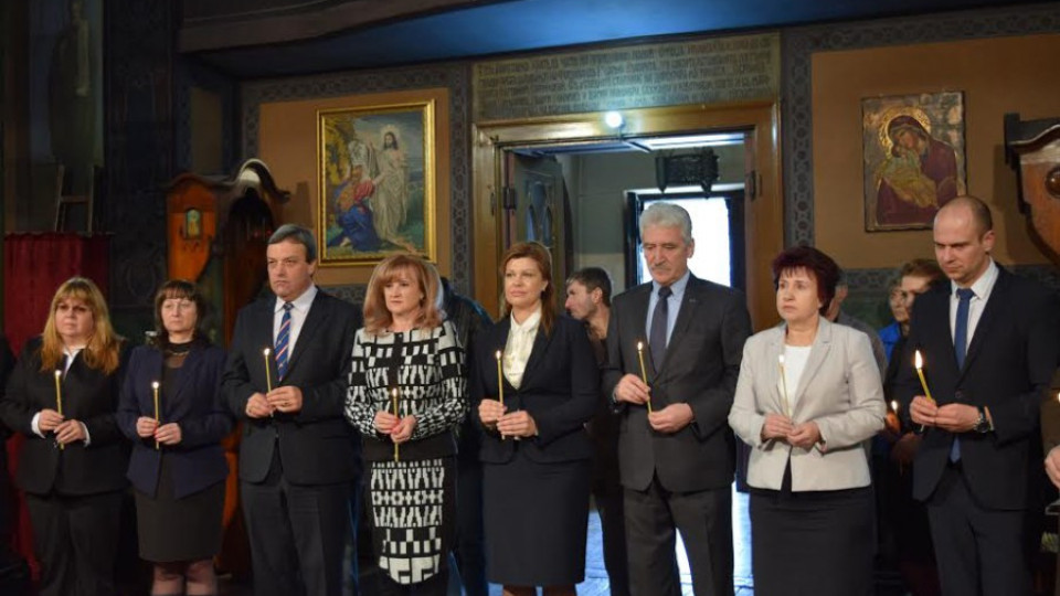 Водосвет на ГЕРБ в Перник | StandartNews.com