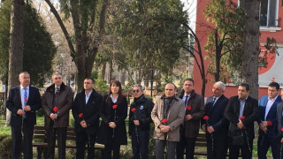 Ръководството на ДПС поднесе цветя на войнишки паметник