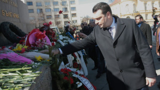 10-метров трибагреник поведе шествието на социалистите в София