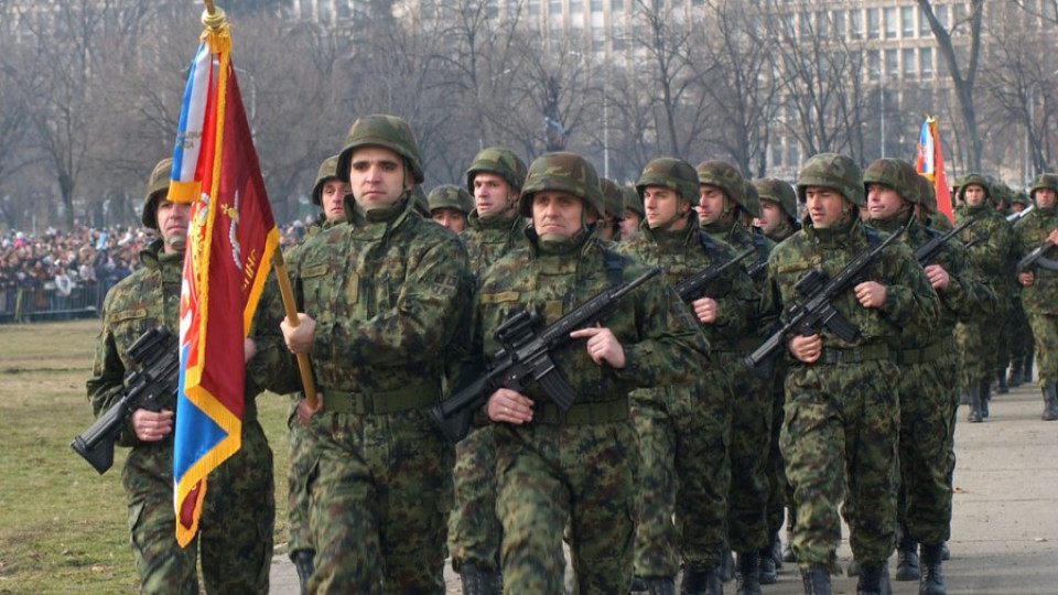 Сръбската армия тренира бойна готовност | StandartNews.com