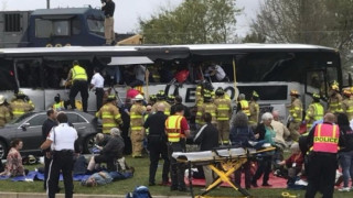 Влак отнесе автобус в САЩ, 4-има са убити