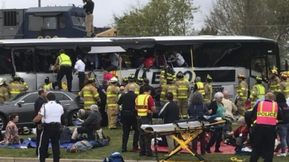 Влак отнесе автобус в САЩ, 4-има са убити | StandartNews.com