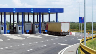 Митница „Русе" задържа текстилни изделия и парфюми за близо 52 000 лв