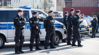 Задържаха двама за атаката в Дуисбург