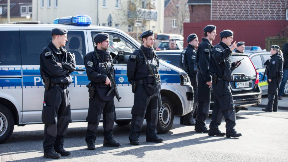Задържаха двама за атаката в Дуисбург | StandartNews.com