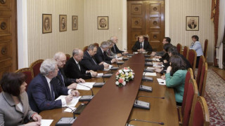 Радев съдейства на бизнеса за диалог с МОН