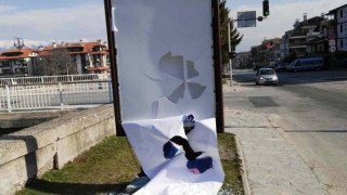 Вандали потрошиха два билборда с лика на кандидат-депутат от ГЕРБ