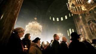 Днес е Кръстопоклонна неделя