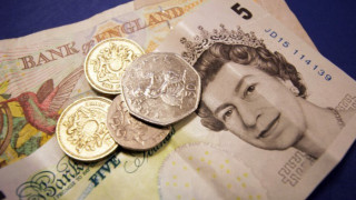 Паундът се срина след анонсирането на датата за Brexit