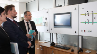 Министър Седларски обсъжда с бизнеса как да се задържат младите в България