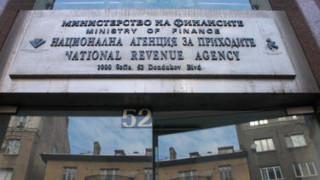 Правителството отчете пъст на приходите с 220 млн. 