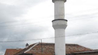Имам тикнат в ареста за политическа агитация