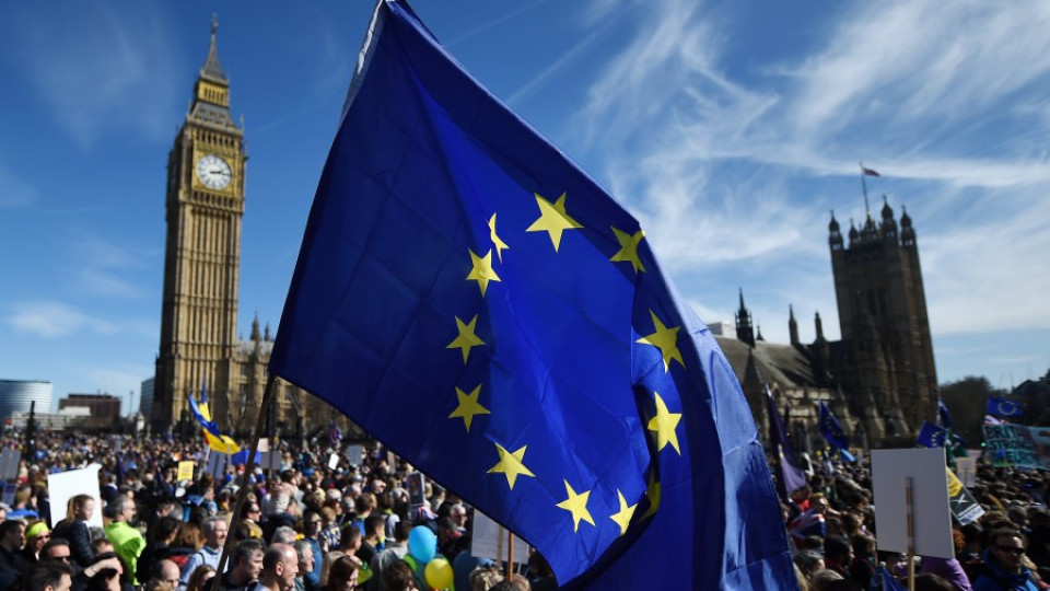 100 000 британци подкрепиха ЕС | StandartNews.com