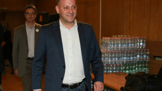 Радан Кънев се извини и подаде оставка
