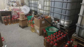 Митничари разбиха цех за нелегален алкохол