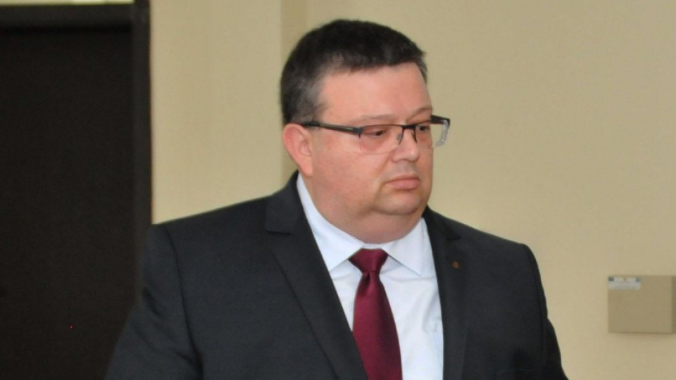 Цацаров иска уволнение за трима прокурори | StandartNews.com