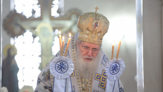 Пуснаха компактдиск от песнопения с патриарх Неофит