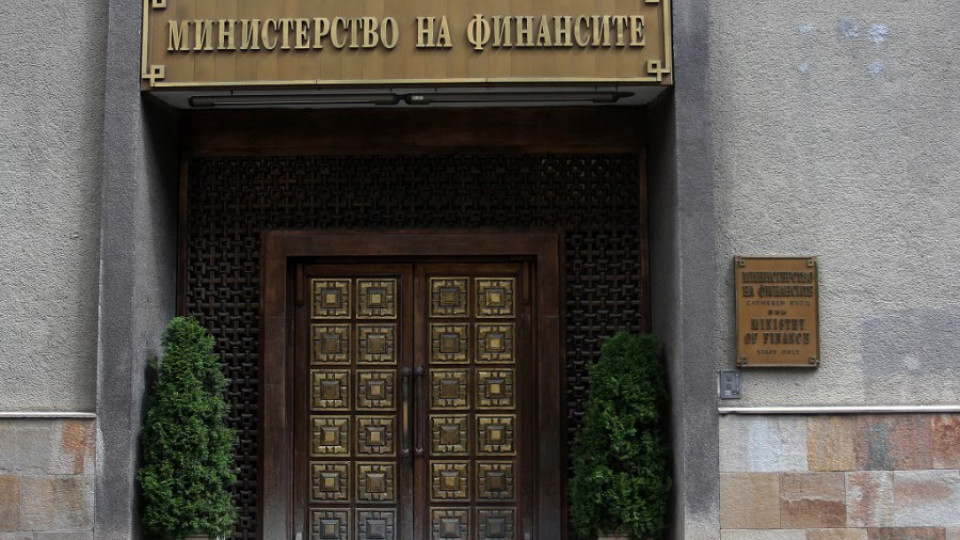 Милиард излишък за 3 месеца, готвят скок на учителските заплати | StandartNews.com