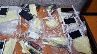 Иззеха мобилни телефони, ножове и заготовка за алкохол от Софийския затвор