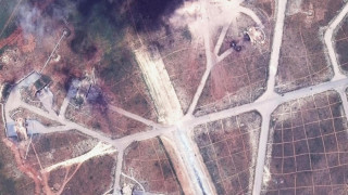 Асад атакува от помляното летище