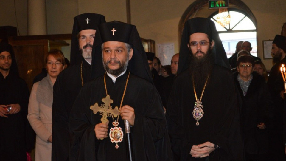 За първи път след 130 г.: Владика умива нозете на духовници и миряни | StandartNews.com