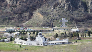 Строят къщи за гости до манастира на Ванга