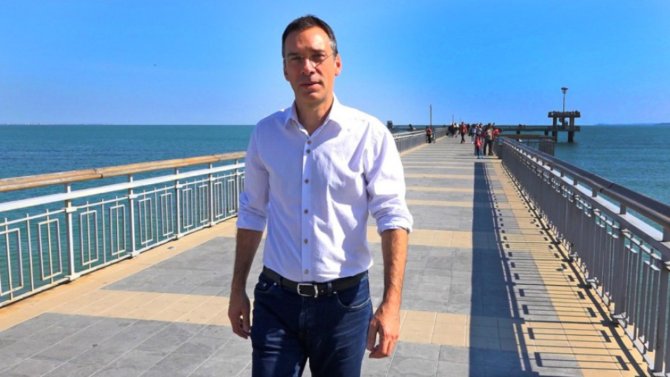Кметът на Бургас погна фирма за мебели | StandartNews.com