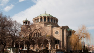 Лъскат около църквите за Великден в София