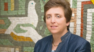 Дора Янкова боядисва само червени