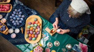 Боядисват 5000 яйца в Бачковския манастир